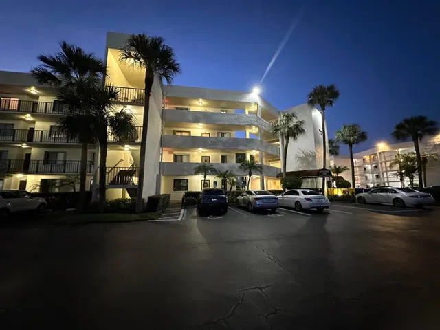 Unit 317 photo 11