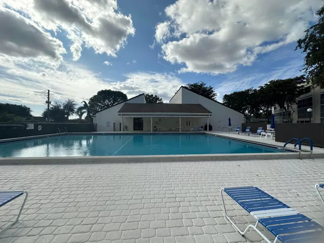 Unit 317 photo 18