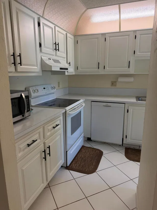 Unit 101 photo 12