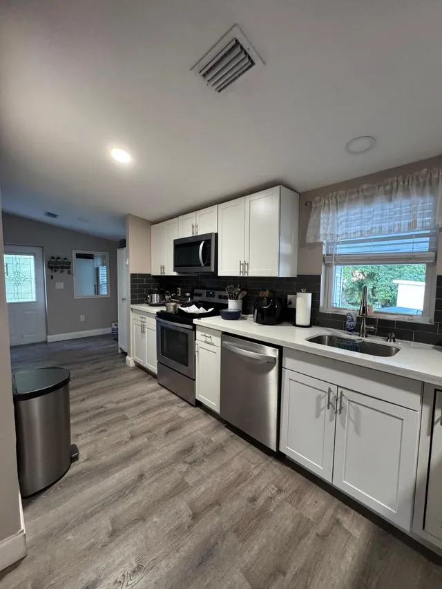 Unit 143 photo 3