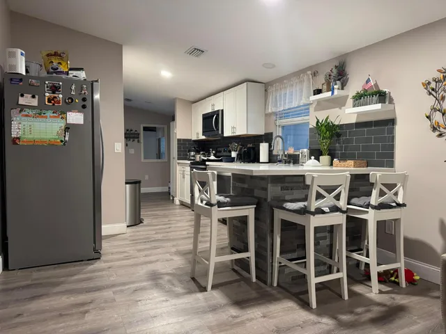 Unit 143 photo 5