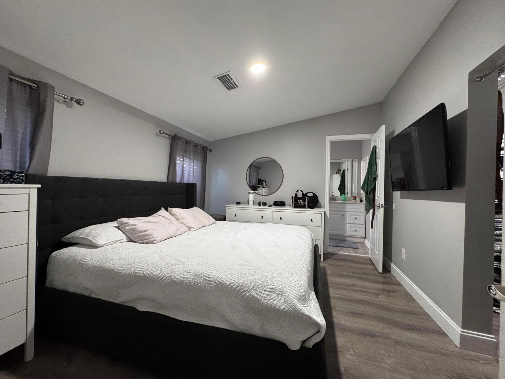 Unit 143 photo 6