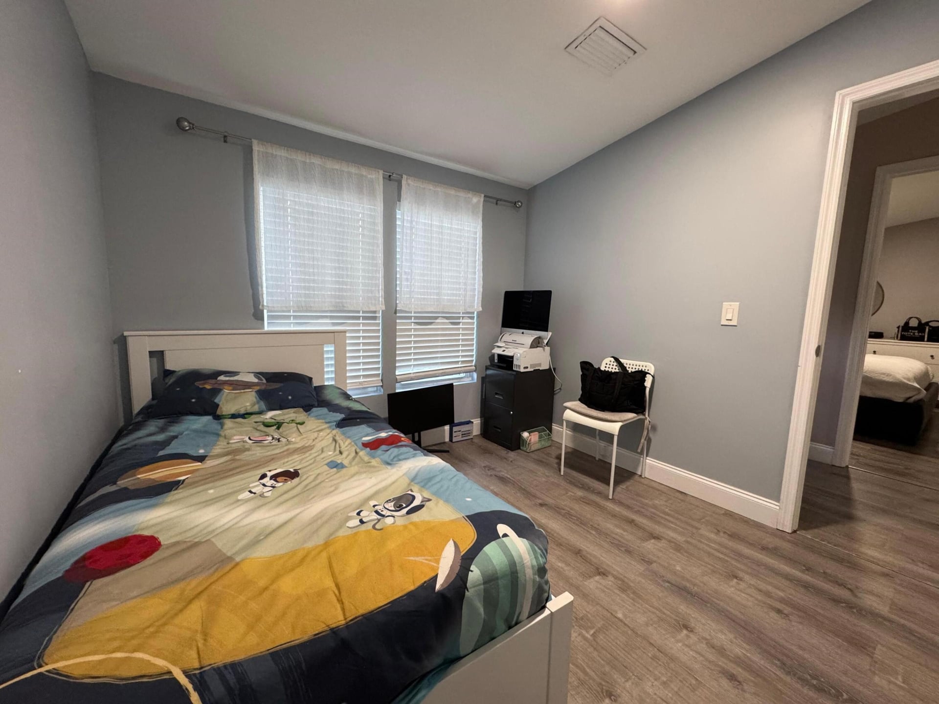 Unit 143 photo 9