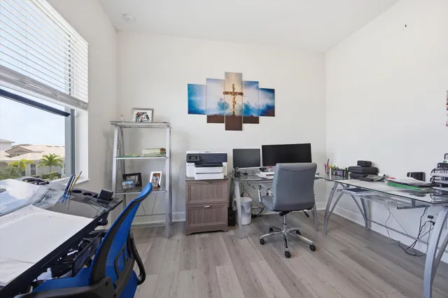 Residence photo 32