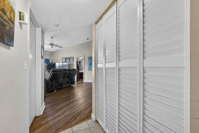  Unit 809 photo 6