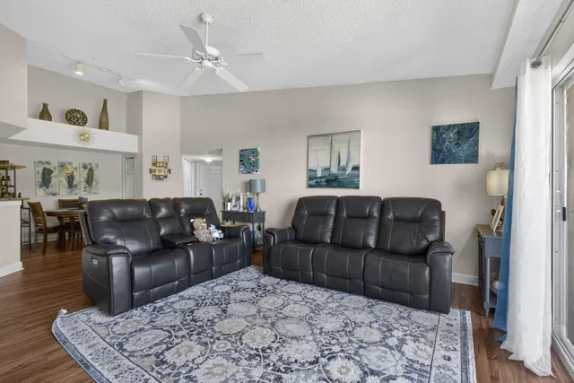  Unit 809 photo 29