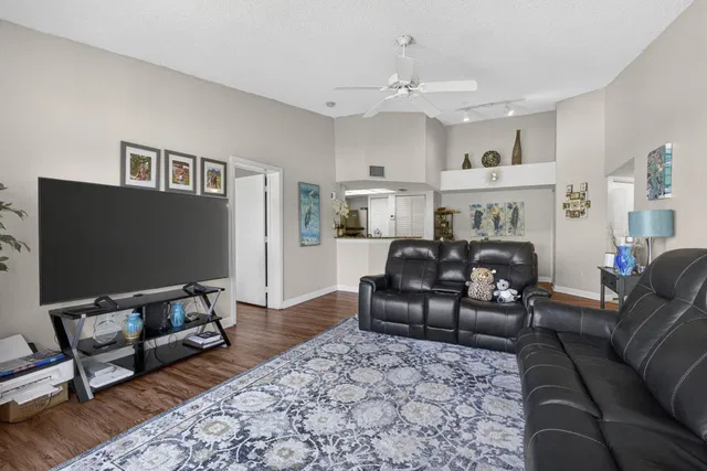  Unit 809 photo 31