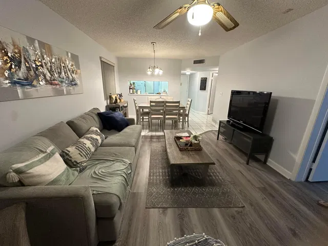Unit 317 photo 2