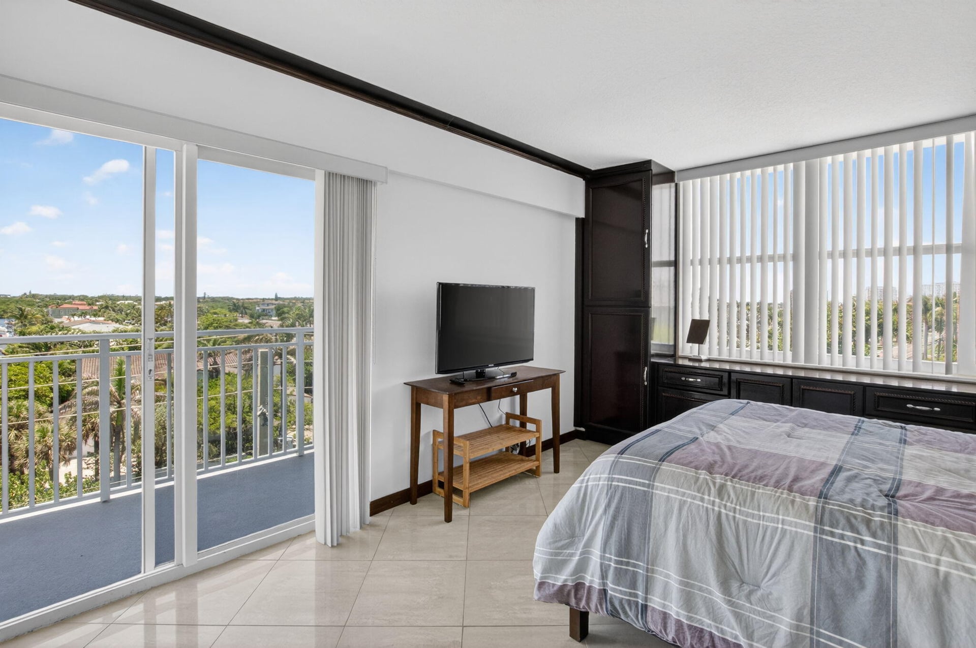 Unit 402 photo 29