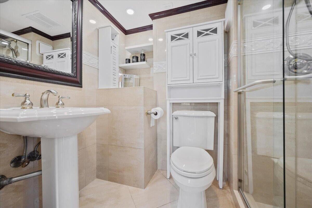 Unit 402 photo 36