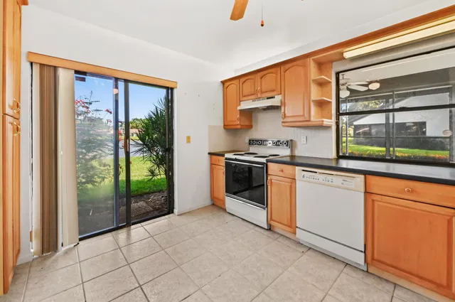  Residence photo 6