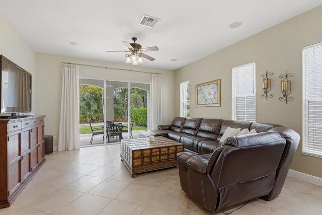 Evergrene Palm Beach Gardens Residence photo 17
