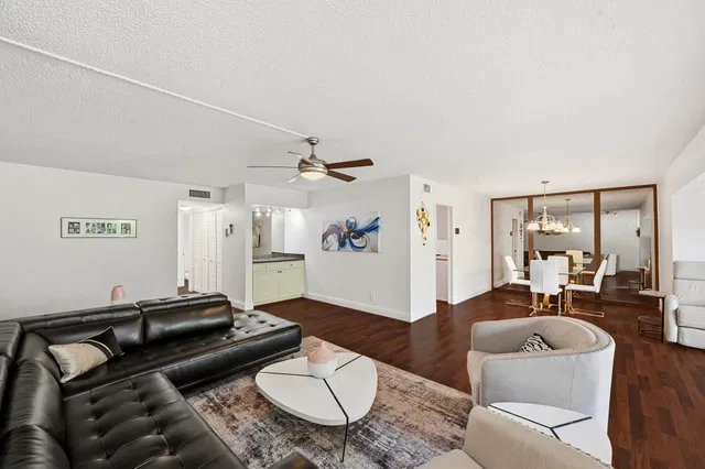 Unit 186 photo 2