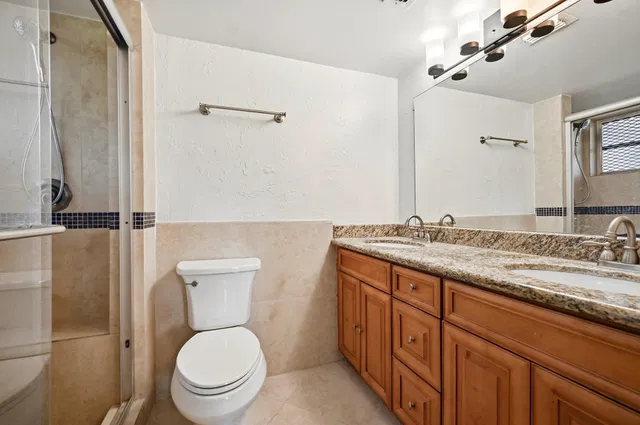 Unit 186 photo 12