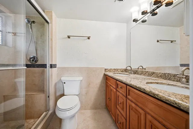 Unit 186 photo 13
