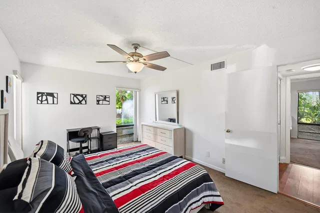 Unit 186 photo 15