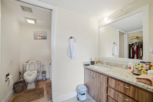  Unit 304 photo 16