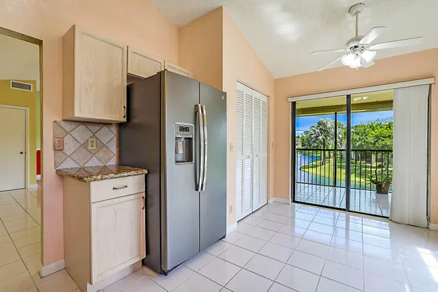 Residence photo 12