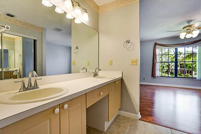 Residence photo 21