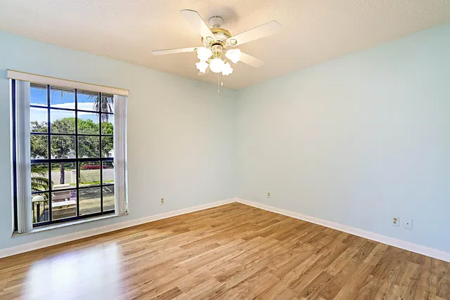 Residence photo 23