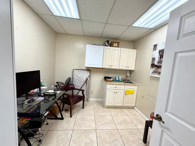 Residence photo 17
