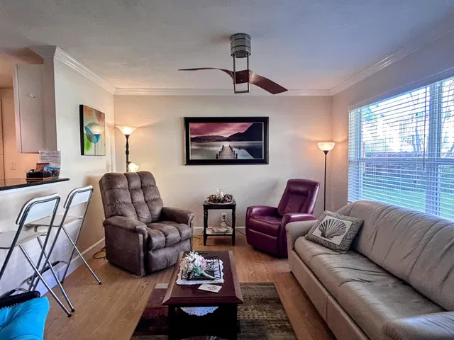  Unit E6 photo 5