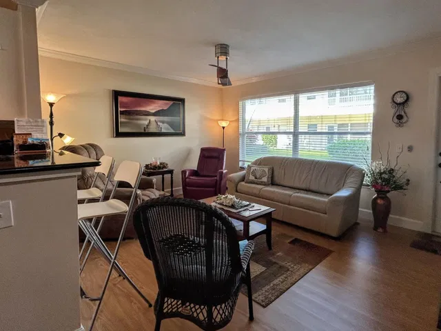 Unit E6 photo 9