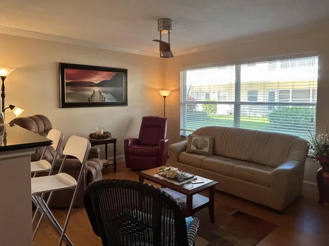  Unit E6 photo 10