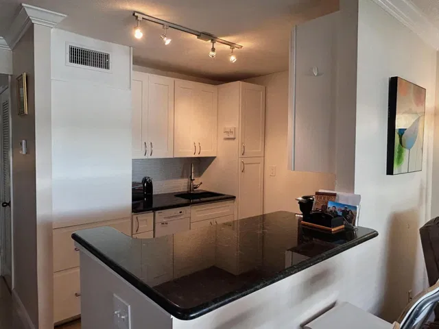  Unit E6 photo 11