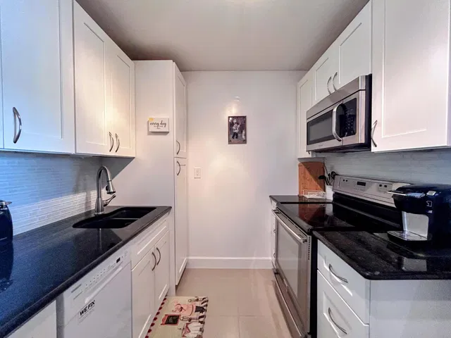  Unit E6 photo 13