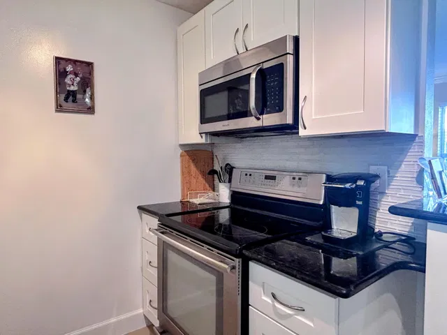  Unit E6 photo 14