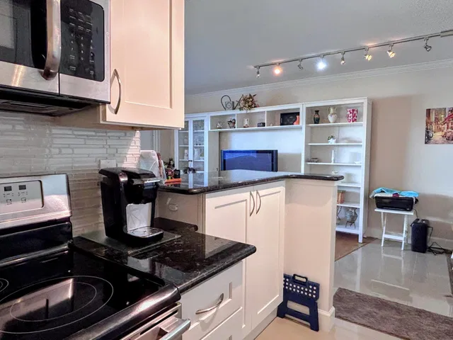  Unit E6 photo 15