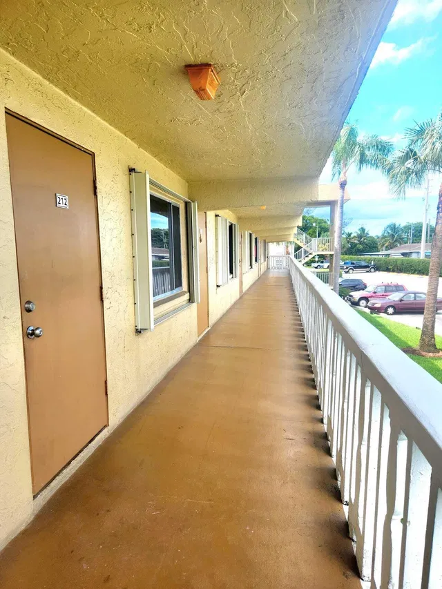 Unit B212 photo 2