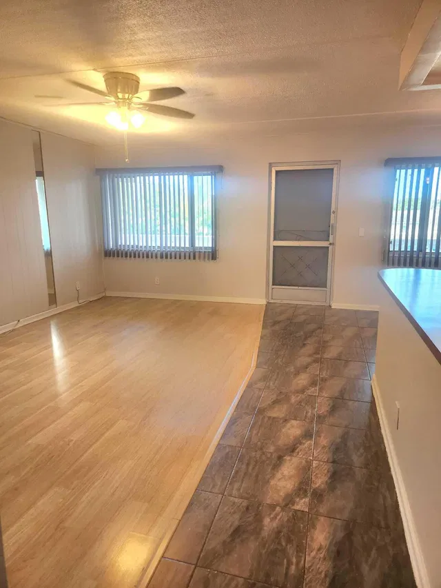 Unit B212 photo 4