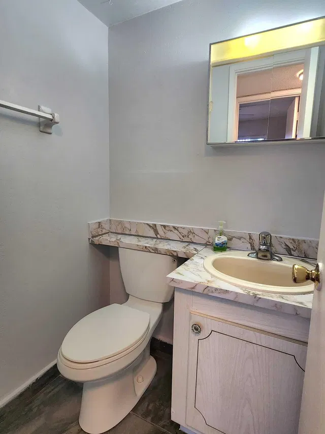 Unit B212 photo 12