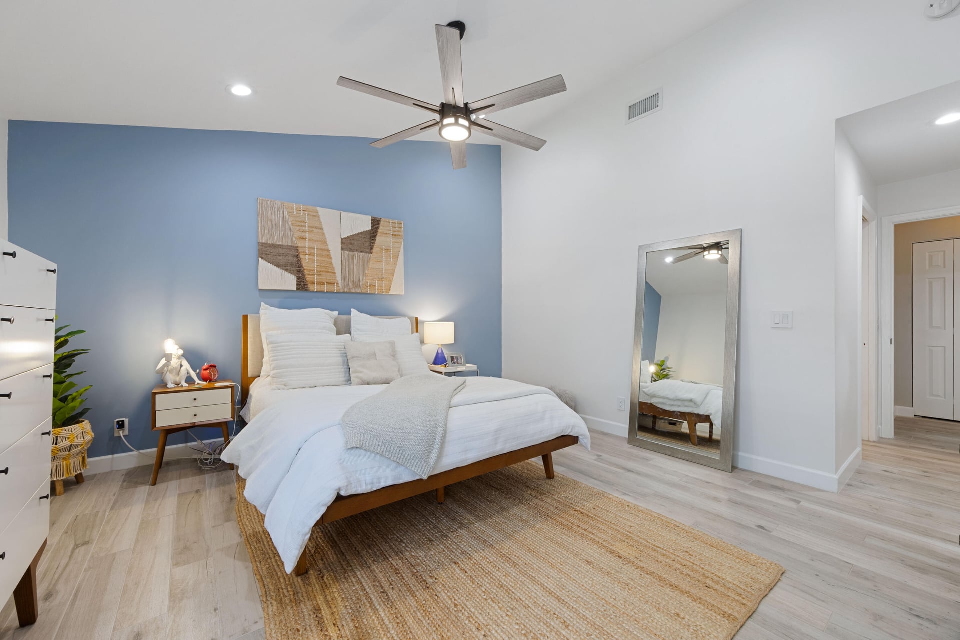 Unit F photo 8