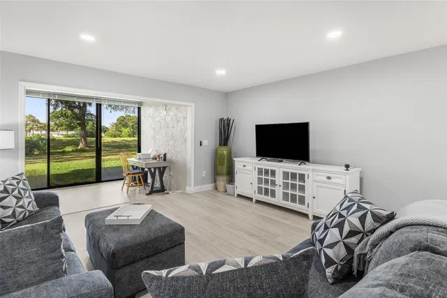 Residence photo 11