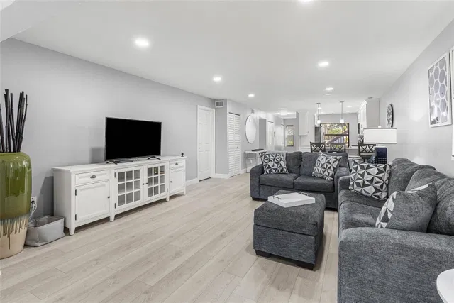 Residence photo 12