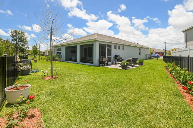 Residence photo 17
