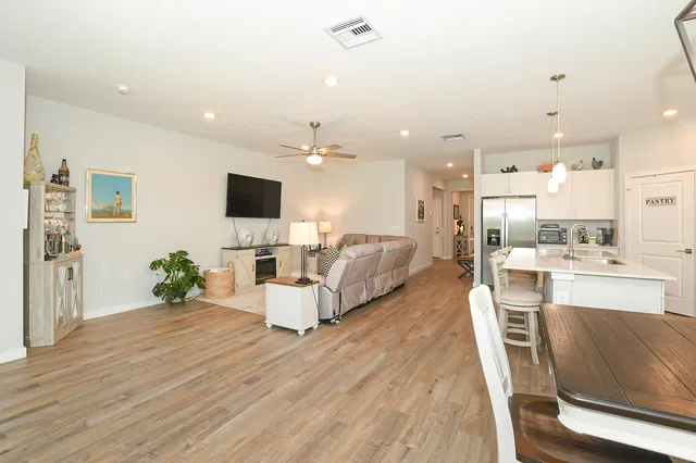 Residence photo 49
