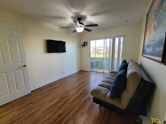 Residence photo 8