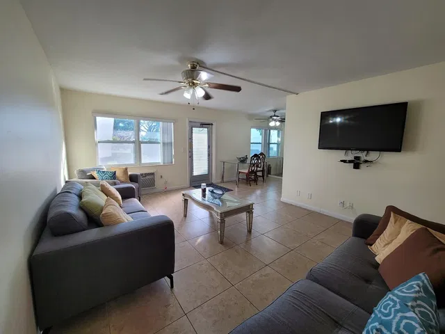 Residence photo 16