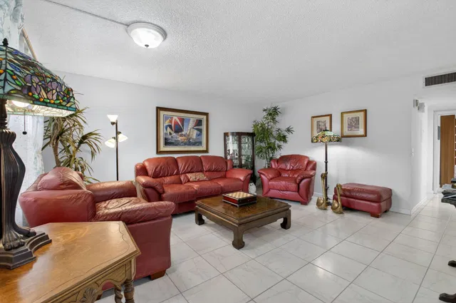 Residence photo 2