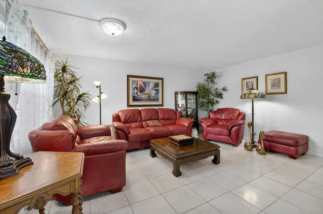 Residence photo 3