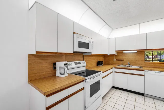 Unit 203 photo 9