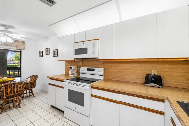 Unit 203 photo 10