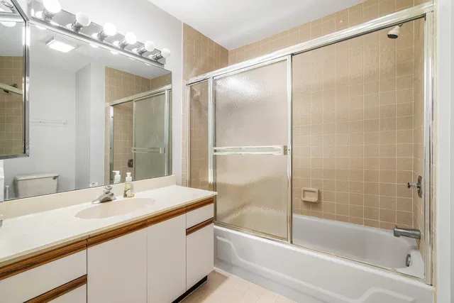 Unit 203 photo 19
