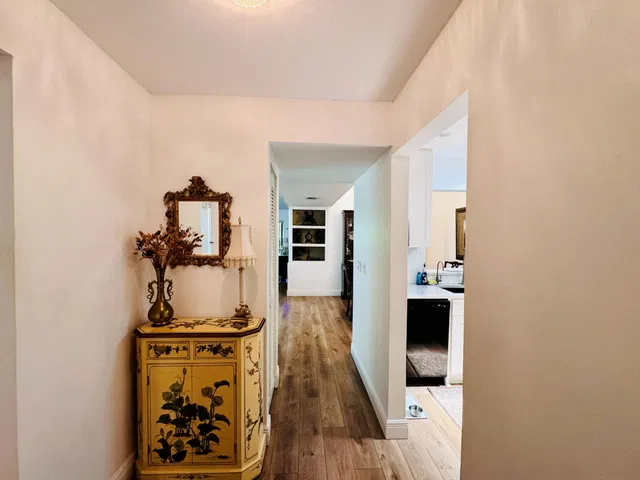 Residence photo 12