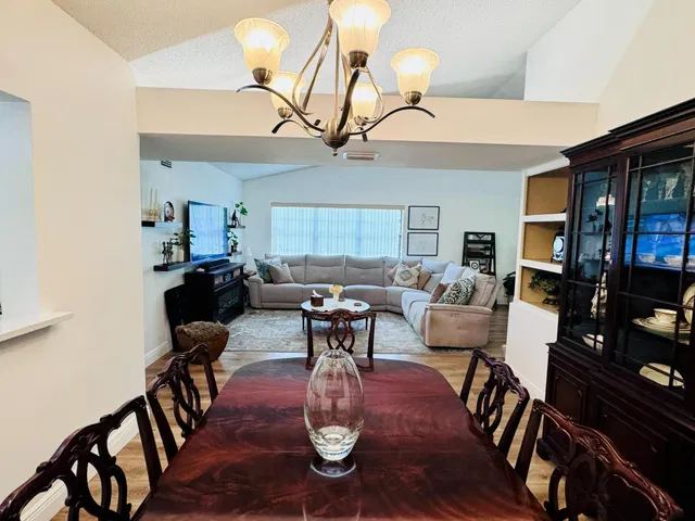 Residence photo 25