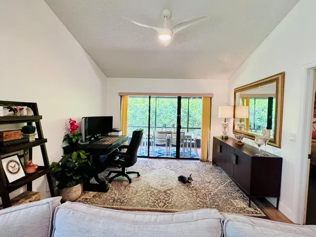 Residence photo 30